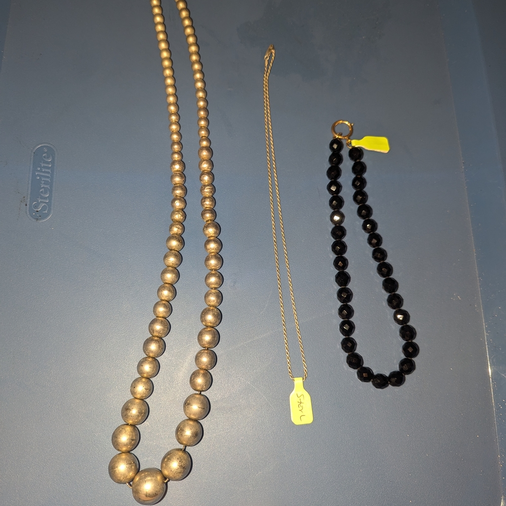 Elegant Gold and Black Beaded Necklace Set